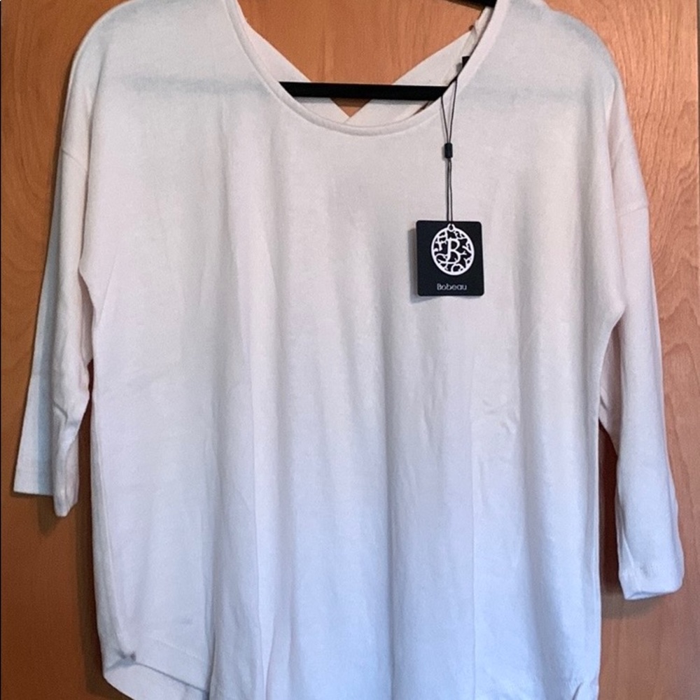 Women’s L ivory pull-over sweater